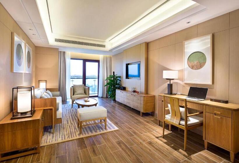סוויטה נוף לים, Wyndham Grand Plaza Royale Wenchang