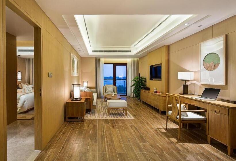 סוויטה נוף לים, Wyndham Grand Plaza Royale Wenchang