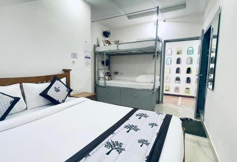 חדר משפחתי דלוקס, Moustache Agra