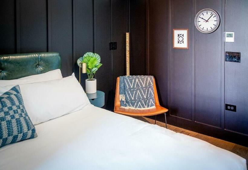 اتاق لوکس با تخت بزرگ, The Chicago Hotel Collection River North