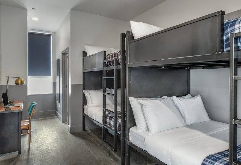 اتاق استاندارد چهار تخته, The Chicago Hotel Collection River North