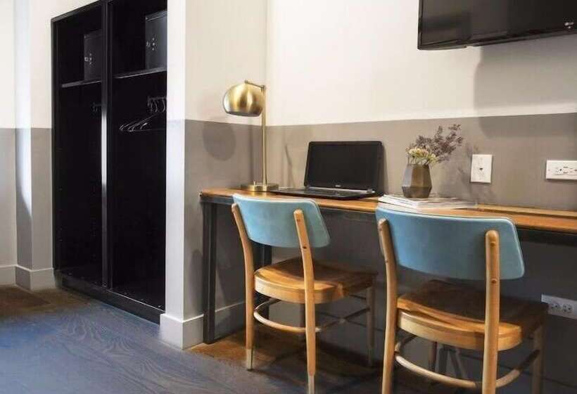 اتاق استاندارد چهار تخته, The Chicago Hotel Collection River North