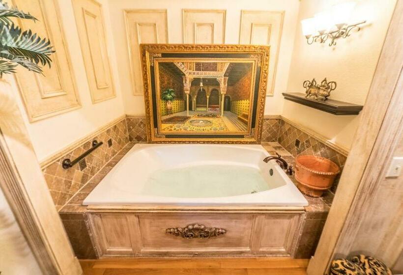 Deluxe Suite King Bed, The Victoria Bed & Breakfast