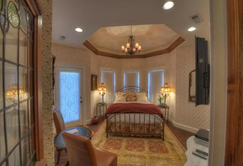 اتاق لوکس با چشم‌انداز استخر, The Victoria Bed & Breakfast