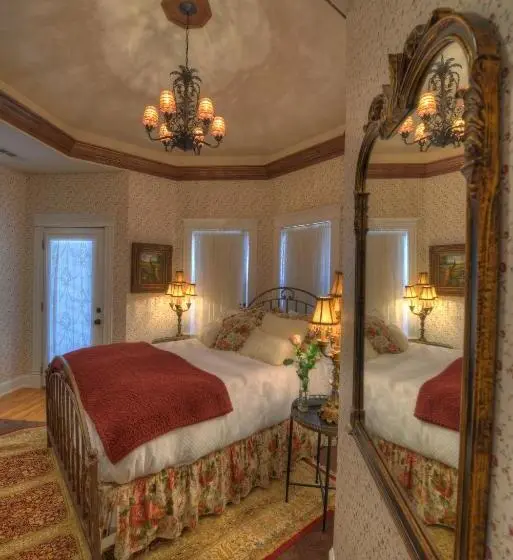 اتاق لوکس با چشم‌انداز استخر, The Victoria Bed & Breakfast