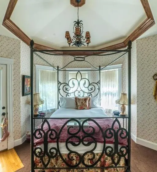 اتاق لوکس با چشم‌انداز استخر, The Victoria Bed & Breakfast