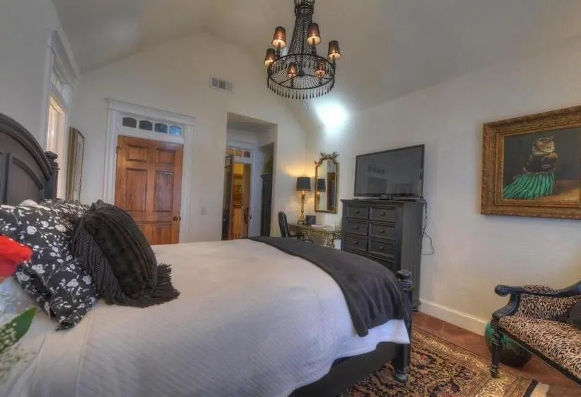 اتاق لوکس با وان آب گرم, The Victoria Bed & Breakfast
