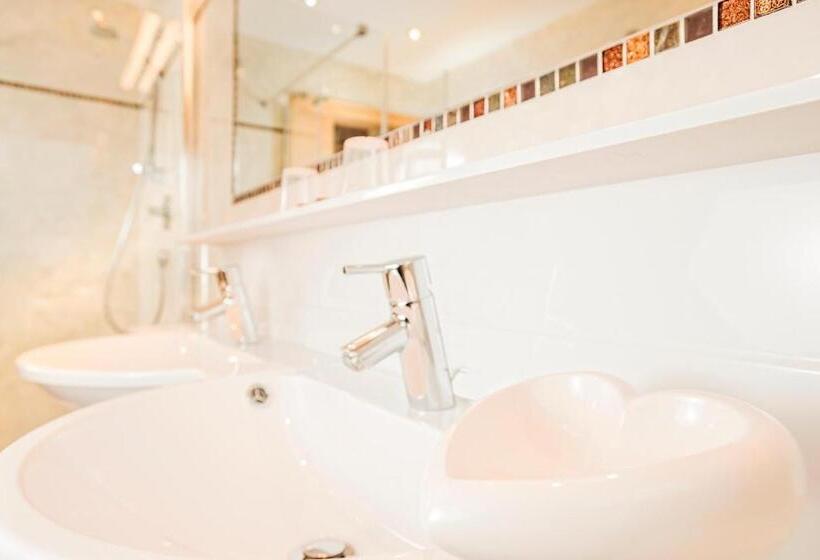 سوییت خانوادگی, Alpenhof Kristall