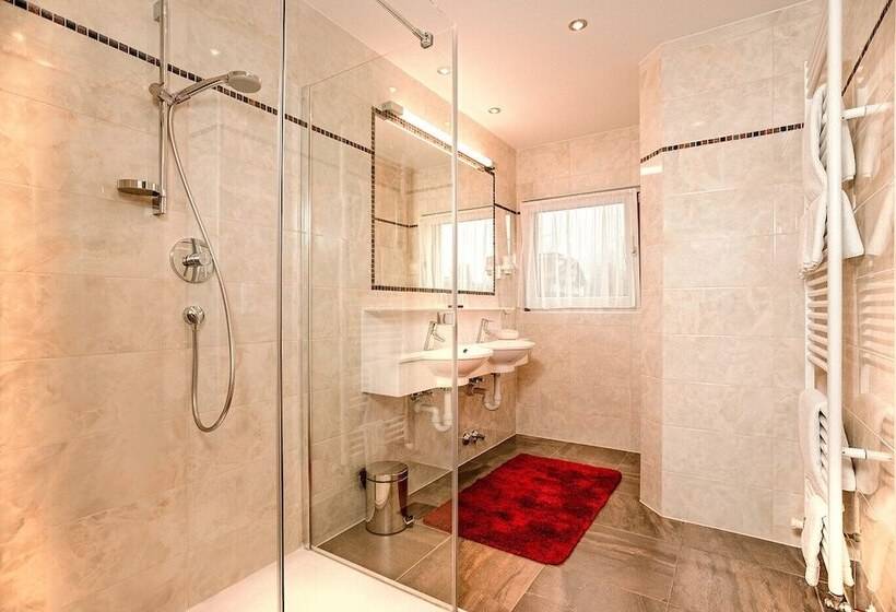 سوییت خانوادگی, Alpenhof Kristall