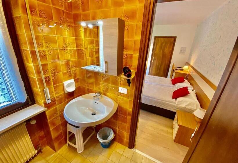 اتاق استاندارد سه نفره, B&b Lorenzini Ski