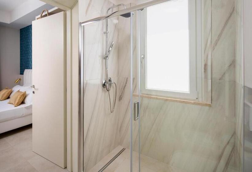 اتاق لوکس, Cenisio