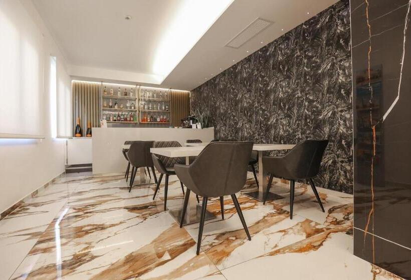 اتاق سوپریور چهار تخته, Cenisio