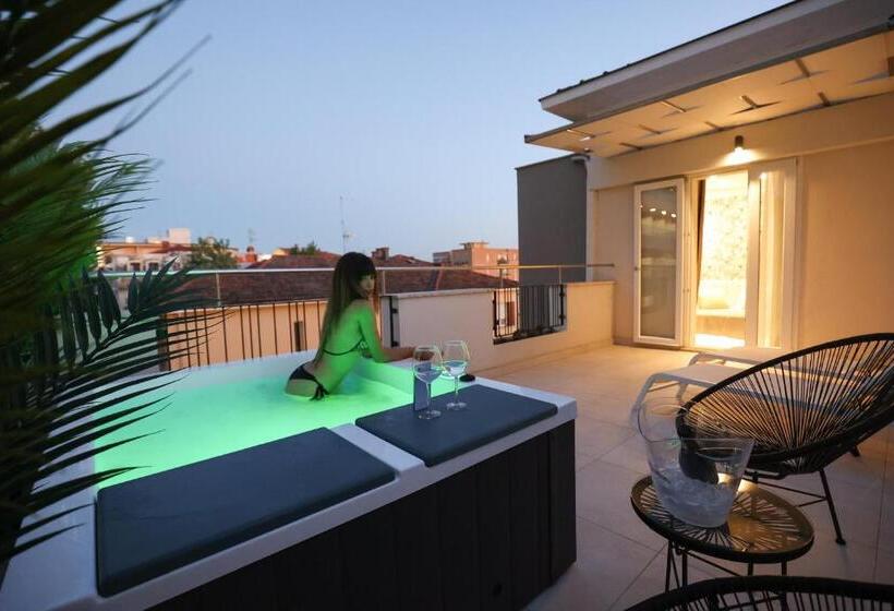 سوئیت با وان آب گرم, Cenisio