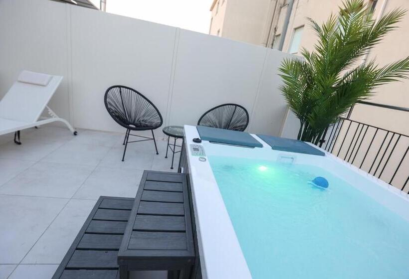 سوئیت با وان آب گرم, Cenisio