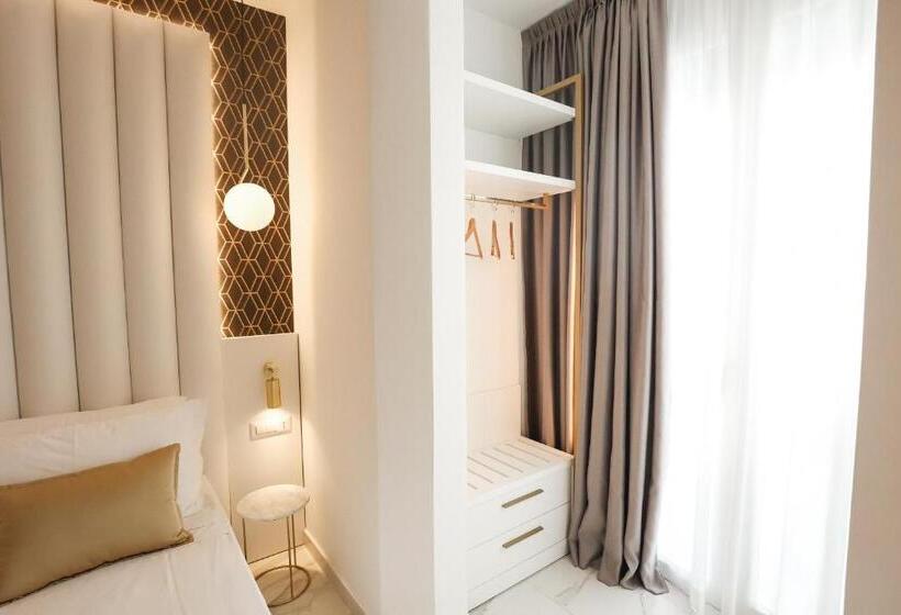 اتاق سوپریور سه تخته, Cenisio