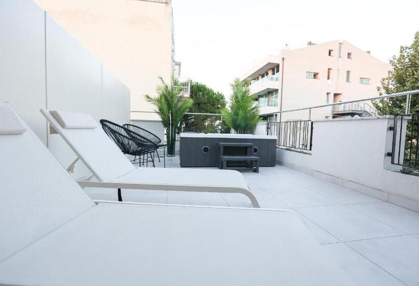 سوئیت با وان آب گرم, Cenisio