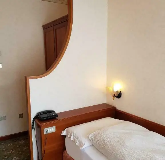 اتاق استاندارد یک نفره, Moena