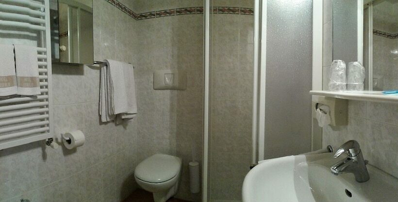 스탠다드 룸, Oswald