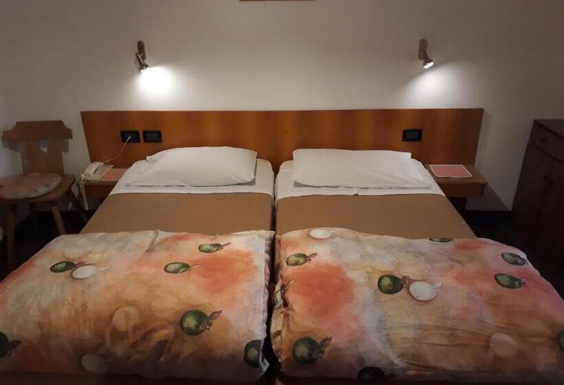 스탠다드 룸, Oswald