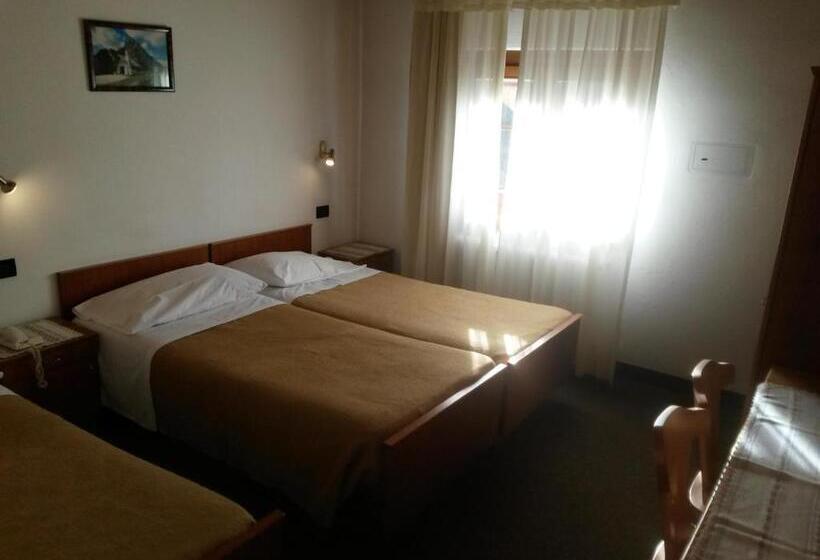 스탠다드 트리플 룸, Oswald