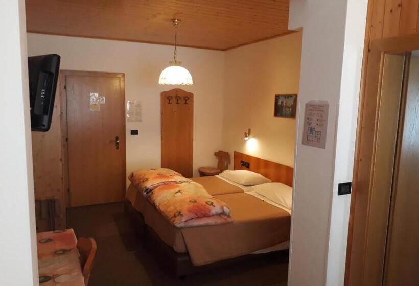 스탠다드 트리플 룸, Oswald