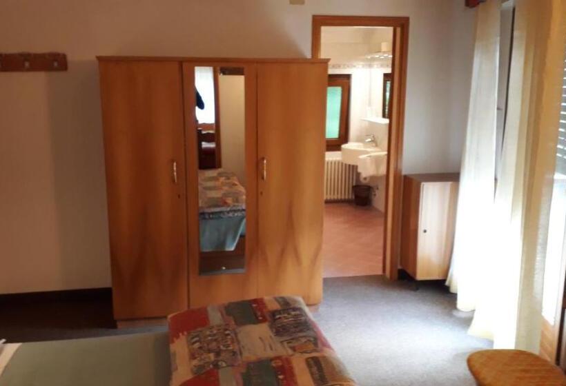 패밀리 룸, Oswald