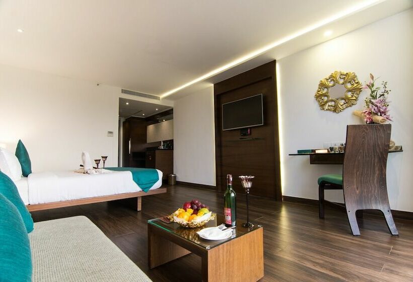 エクゼクティブルーム, Roopa Elite