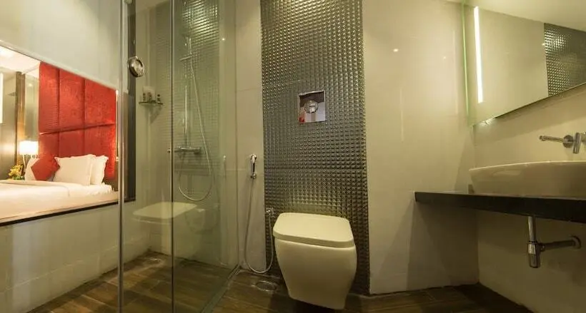 Deluxe Suite, Roopa Elite