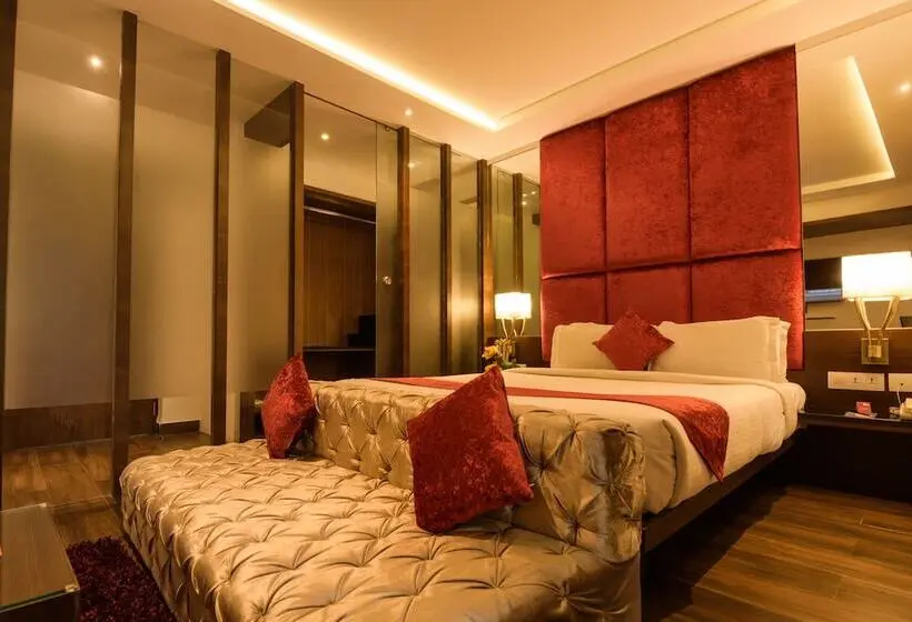Deluxe Suite, Roopa Elite