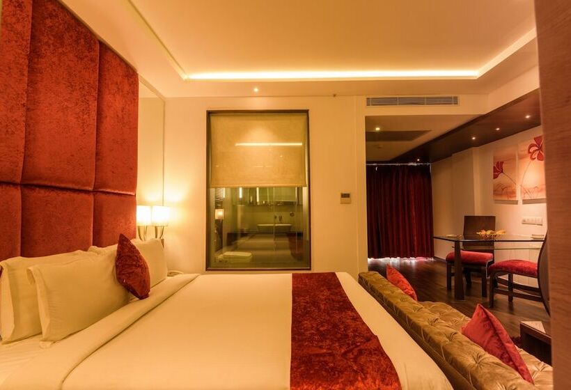 デラックススイート, Roopa Elite