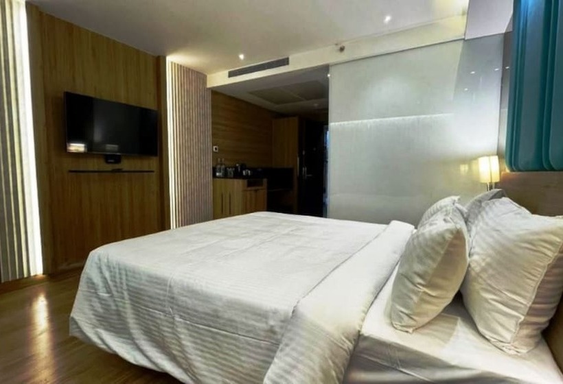 スタンダードルーム, Roopa Elite