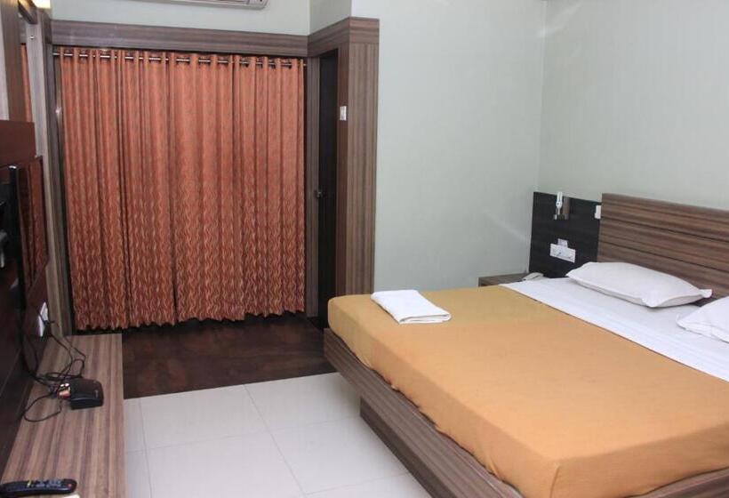 Номер Deluxe, Sham Suman, Kolhapur  Opposite To Mahalaxmi Temple