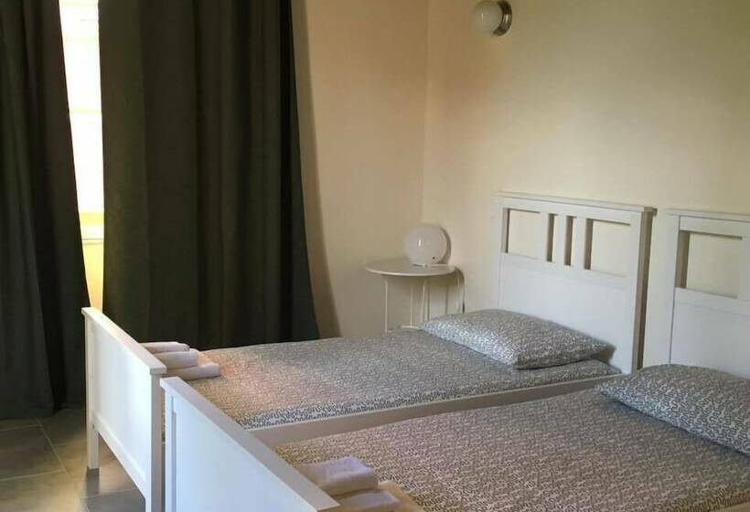 带共用浴室的标准房间, Ostello Palazzo Nizza