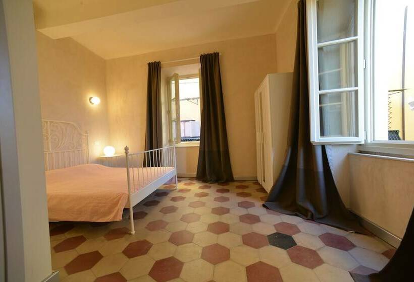 带共用浴室的标准房间, Ostello Palazzo Nizza