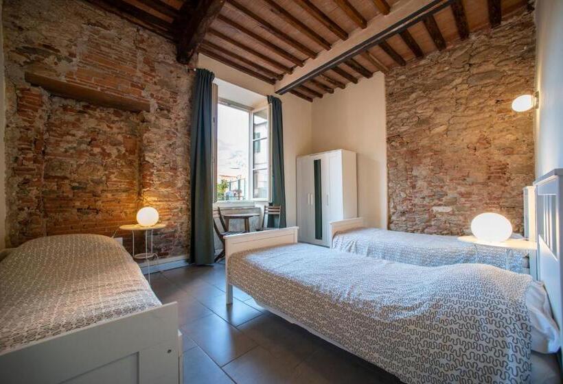 标准三人间共用浴室, Ostello Palazzo Nizza