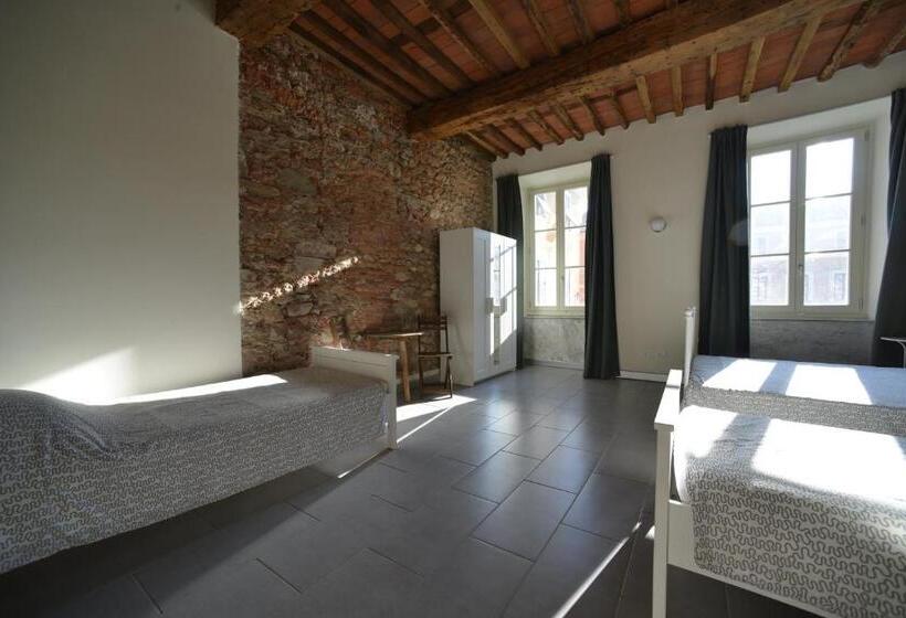 标准三人间共用浴室, Ostello Palazzo Nizza