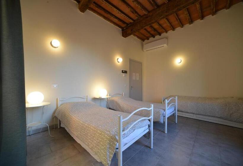 اتاق استاندارد سه تخته با سرویس بهداشتی مشترک, Ostello Palazzo Nizza