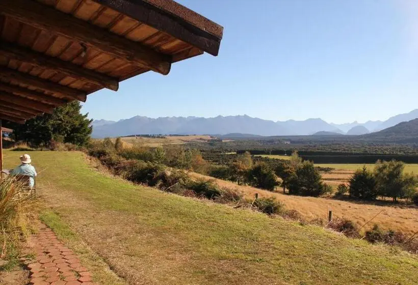 تختخواب در اتاق مشترک, Barnyard Backpackers Te Anau