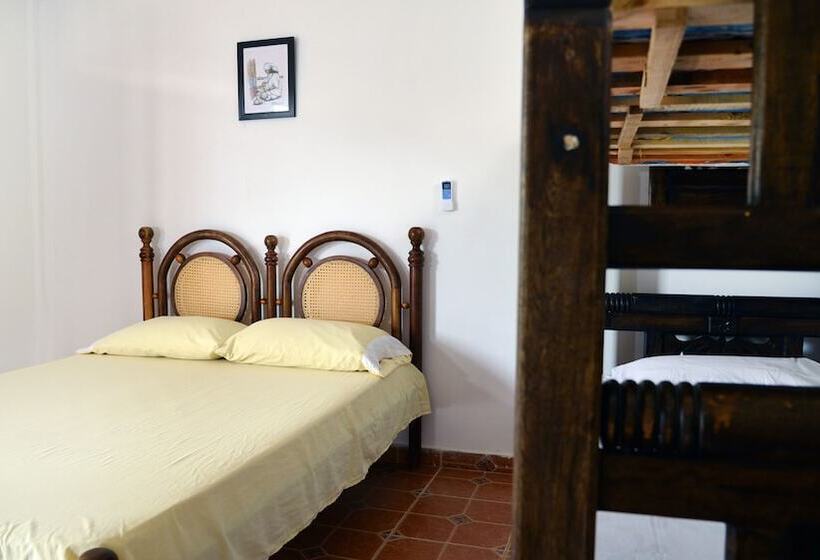 חדר סטנדרט לארבעה, Hostal Dumbira