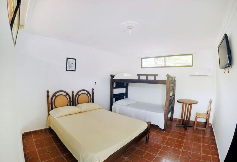 4인용 스탠다드 룸, Hostal Dumbira