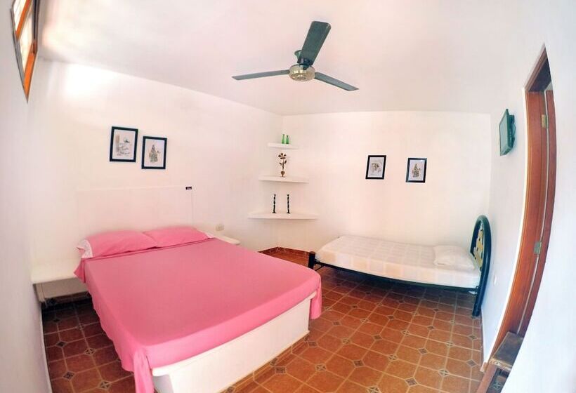 חדר סטנדרט לשלושה, Hostal Dumbira