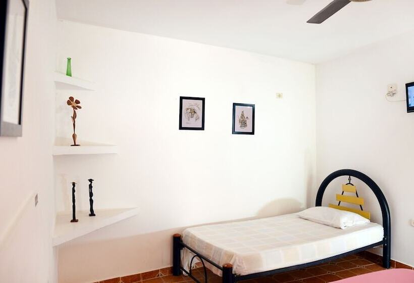 חדר סטנדרט לשלושה, Hostal Dumbira