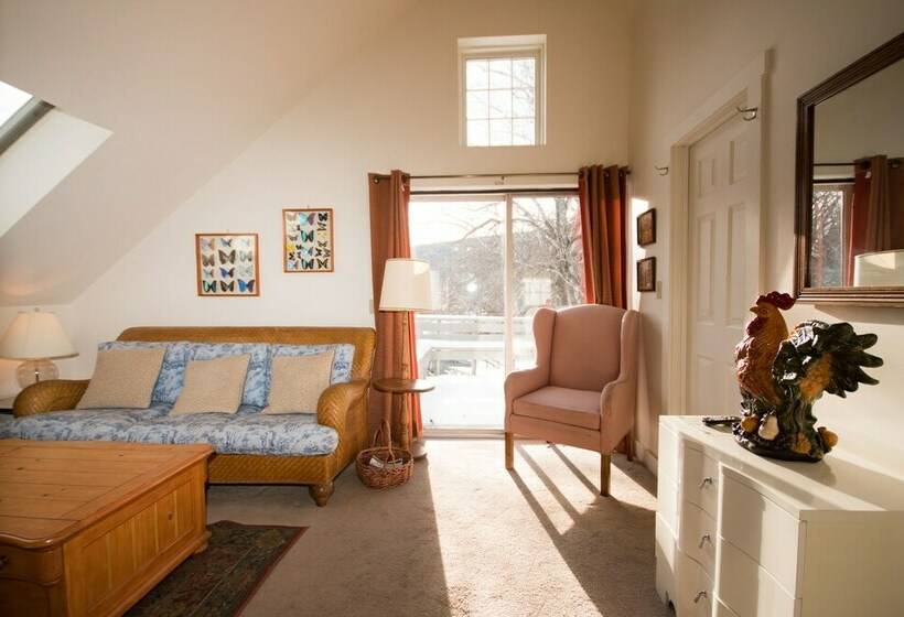 إستوديو ديلوكس, Old Stagecoach Inn