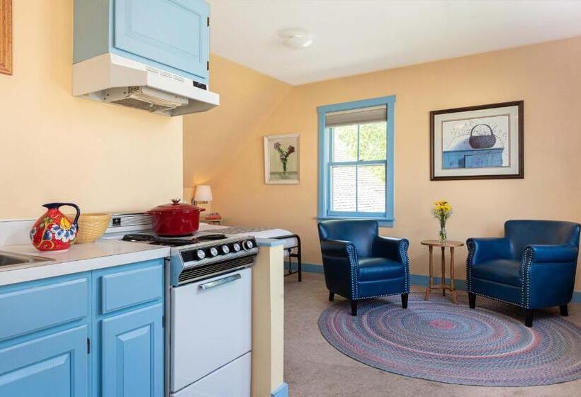 إستوديو ديلوكس, Old Stagecoach Inn