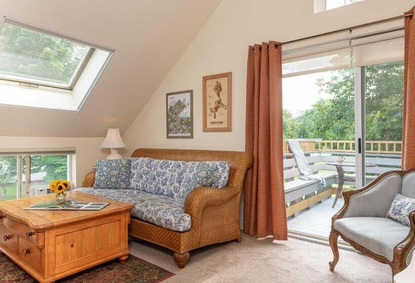 إستوديو ديلوكس, Old Stagecoach Inn