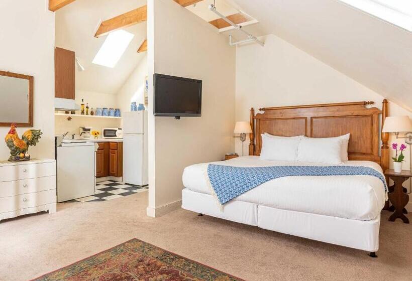 إستوديو ديلوكس, Old Stagecoach Inn