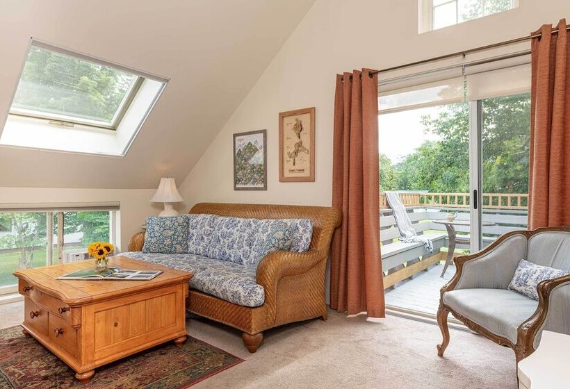 إستوديو ديلوكس, Old Stagecoach Inn