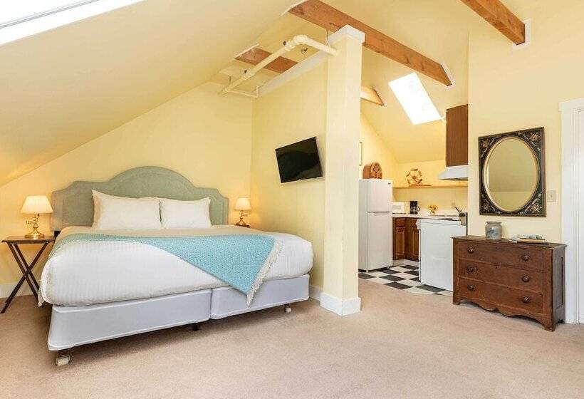 Студия Deluxe, Old Stagecoach Inn