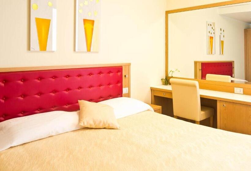 חדר סופריור, Desiderio