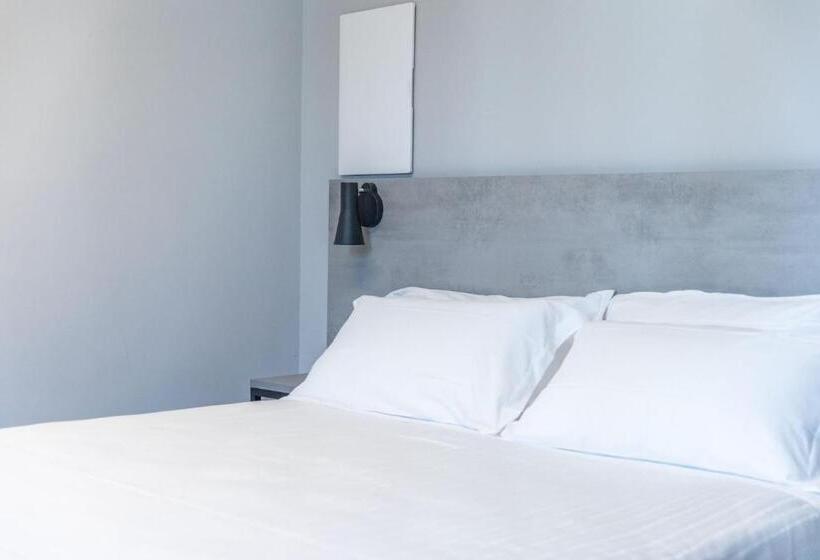 スタンダードルーム, Mathis